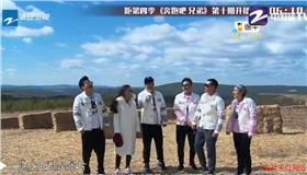 長(zhǎng)款過膝羽絨服