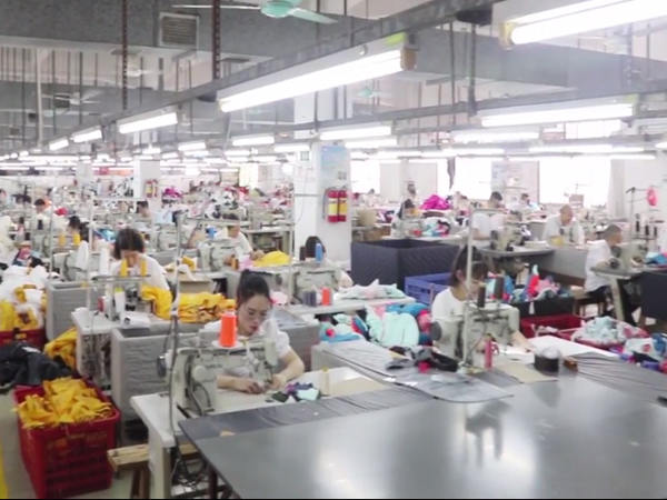 國內(nèi)品牌羽絨服代加工廠家有哪些？羽絨服定制廠家哪里找靠譜？