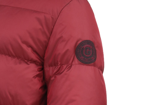 運(yùn)動款羽絨服生產(chǎn)廠家戶外服定制