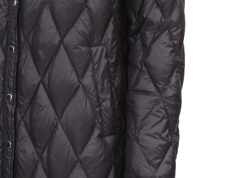 黑色立領(lǐng)女士加長款羽絨服生產(chǎn)廠家