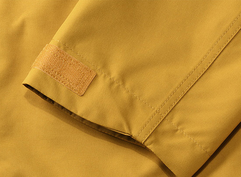 團(tuán)隊(duì)集體定制生產(chǎn)防水防風(fēng)沖鋒衣