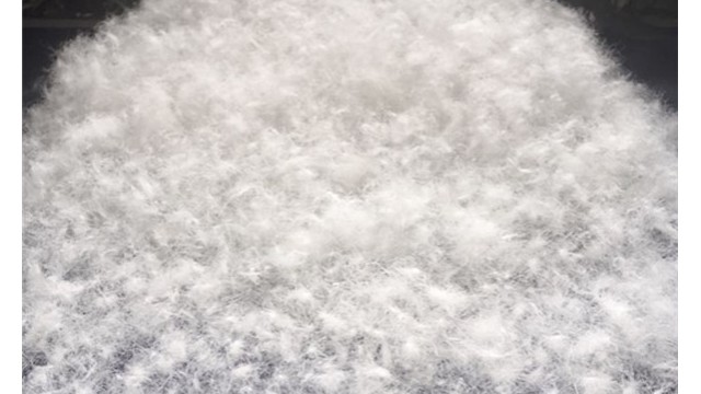 羽絨服生產(chǎn)廠家告訴你羽絨服為什么會有鉆絨？