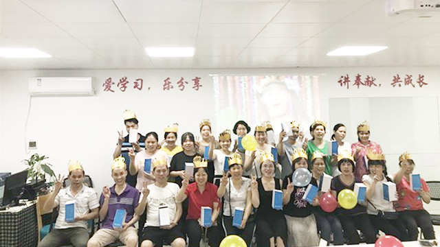 羽絨服生產(chǎn)廠家睿牛制衣的生日會